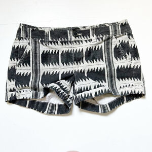 American Eagle Shorts Size 2 Black & Gray Aztec Patterned Midi Stretch